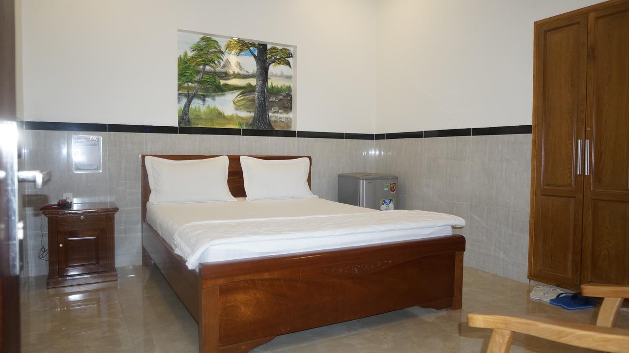 Motel Hoang Gia Long Khanh Екстериор снимка