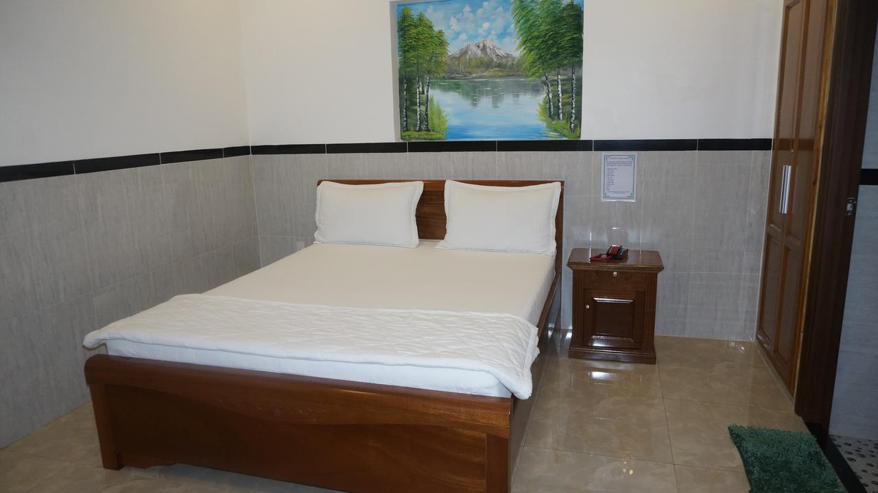 Motel Hoang Gia Long Khanh Екстериор снимка